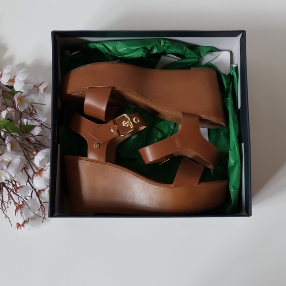 TOMMY HILFIGER SHOES - WITT WEDGE SANDALS - Picture 7 of 7